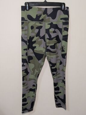 Zyia Light n Tight Camo Pocket Leggings 7/8 Length Hi-Rise Gym Women's Size 8-10